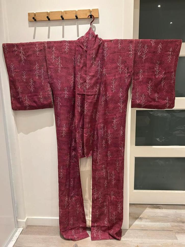 Japanse vintage zijden kimono - diep karmijnrood, Kleding | Dames, Jumpsuits, Zo goed als nieuw, Maat 36 (S), Rood, Ophalen of Verzenden