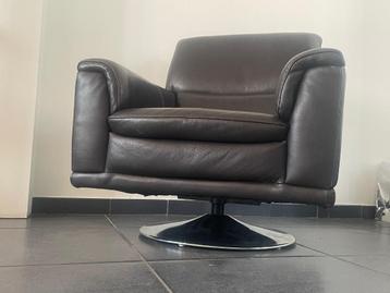 Vintage leren 1-zits fauteuil beschikbaar voor biedingen