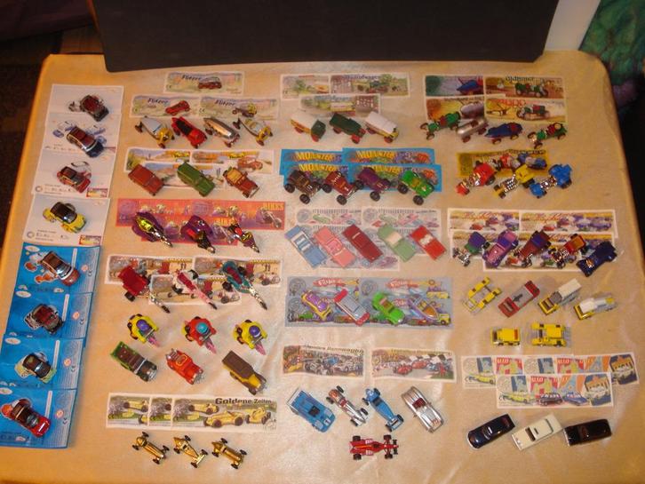 KINDER Lot de 19 Séries Complètes de Voitures 2000's Ferrero, Verzamelen, Verrassingseieren, Zo goed als nieuw, Overige typen