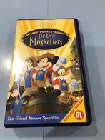 Disney videoband : de drie musketiers. Mickey Goofy Donald, Comme neuf, Tous les âges, Enlèvement ou Envoi, Dessins animés et Film d'animation