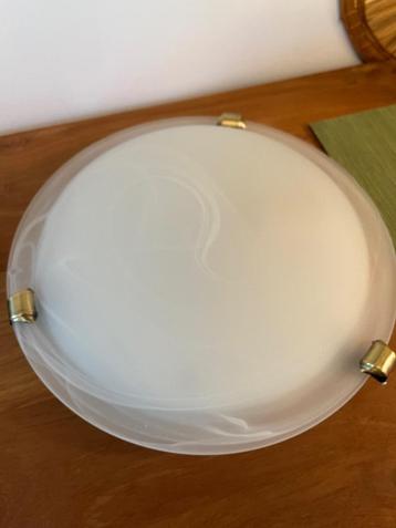 Plafonnier en verre beschikbaar voor biedingen