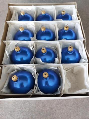 Kerstdecoratie 11 ballen in glas + 2 slingers 3 m blauw beschikbaar voor biedingen
