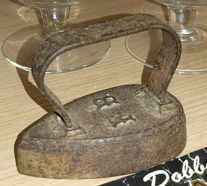 Mini vintage metalen strijkijzer, Antiek en Kunst, Antiek | Keukengerei, Ophalen of Verzenden