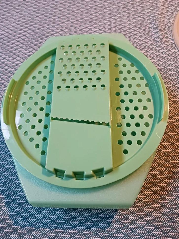 Râpe Tupperware vintage., Maison & Meubles, Cuisine| Tupperware, Comme neuf, Enlèvement ou Envoi