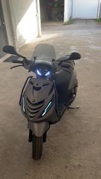 Piaggo zip full option 2023, Fietsen en Brommers, Scooters | Piaggio, Ophalen, Zip, Klasse A (25 km/u), Zo goed als nieuw