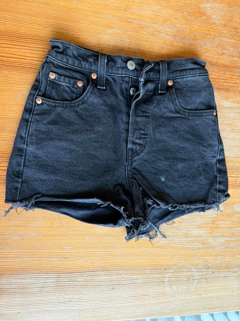 Levi’s zwarte jeans short, Neuf, Enlèvement ou Envoi, W27 (confection 34) ou plus petit, Levis
