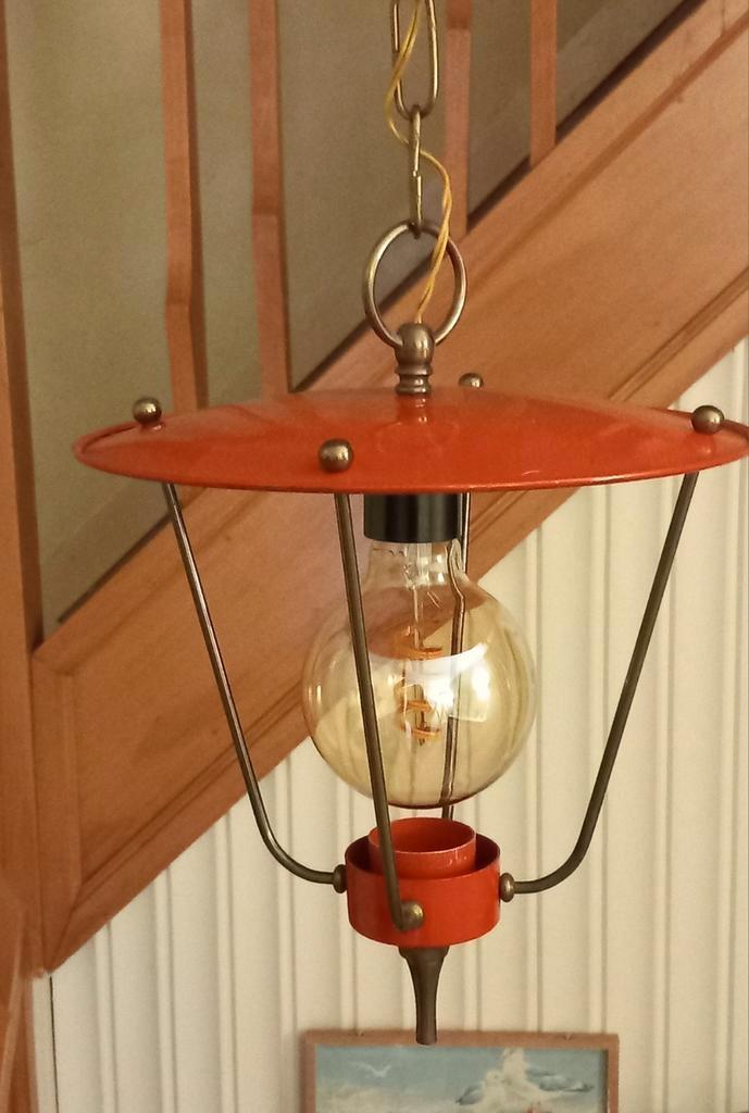 Vintage 50-60 hanglamp in rood gelakt metaal en messing, Antiek en Kunst, Antiek | Verlichting, Ophalen of Verzenden