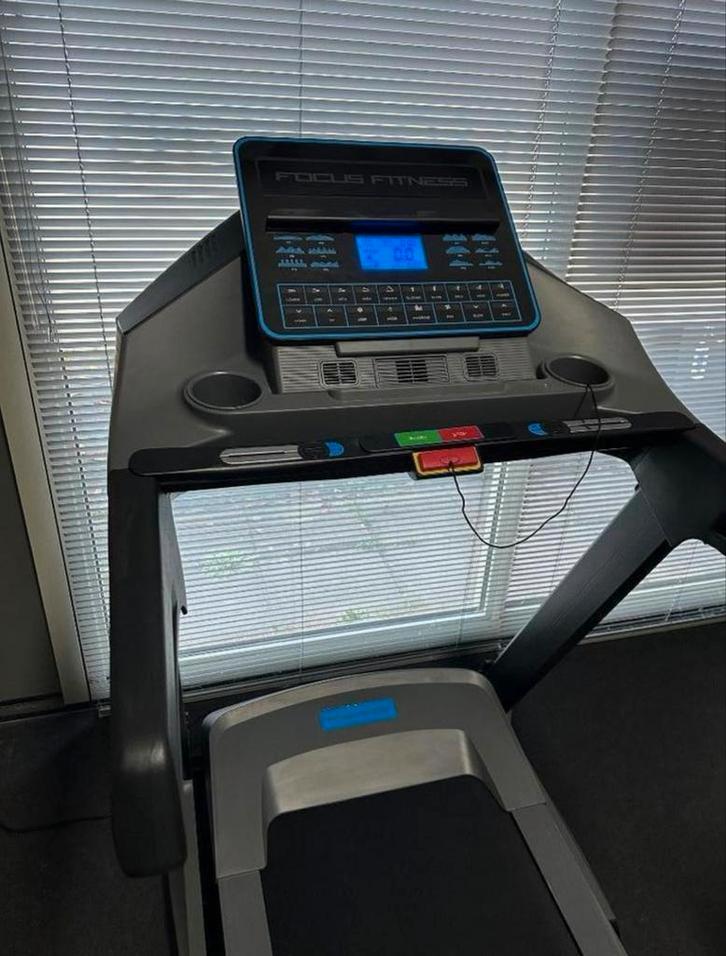 Loopband 20km/u - FOCUS JET 9, Sport en Fitness, Fitnessapparatuur, Zo goed als nieuw, Loopband, Ophalen