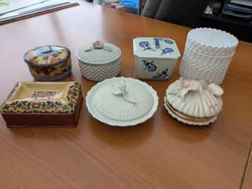 Lot de boîtes porcelaine et autres beschikbaar voor biedingen