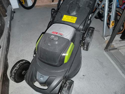 Tondeuse centrale park 40v 4ah avec chargeur sans batterie, Tuin en Terras, Grasmaaiers, Gebruikt, Ophalen