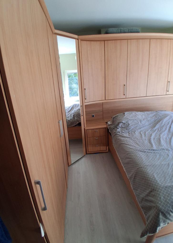 slaapkamer met brugkast, Huis en Inrichting, Slaapkamer | Complete slaapkamers, Zo goed als nieuw, Tweepersoons, Ophalen
