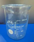 gobelet doseur de laboratoire avec gobelet verseur pyrex 250, Utilisé, Enlèvement ou Envoi