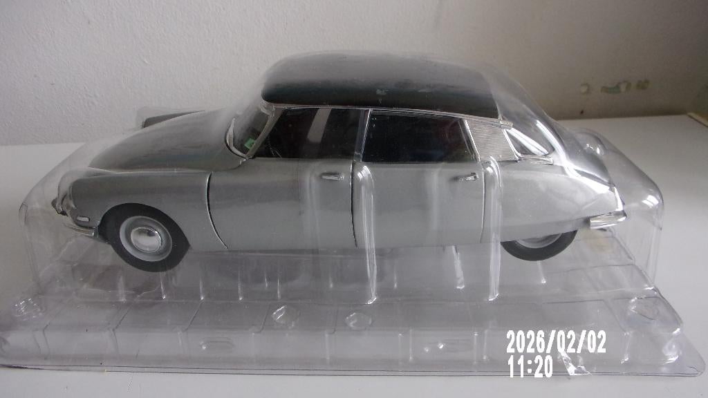 CITROEN DS 1/18 SOLIDO NEUVE !! défaut taches !!, Hobby en Vrije tijd, Modelauto's | 1:18, Gebruikt, Auto, Solido, Ophalen of Verzenden