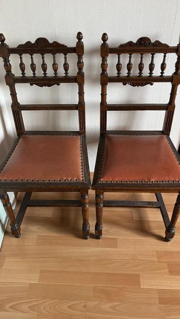 2 antieke stoelen beschikbaar voor biedingen