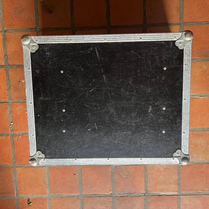 A vendre Flycase robuste de 67cm x 55 cm x 37cm, Musique & Instruments, Boîtiers & Valises, Utilisé, Autres instruments, Flight case