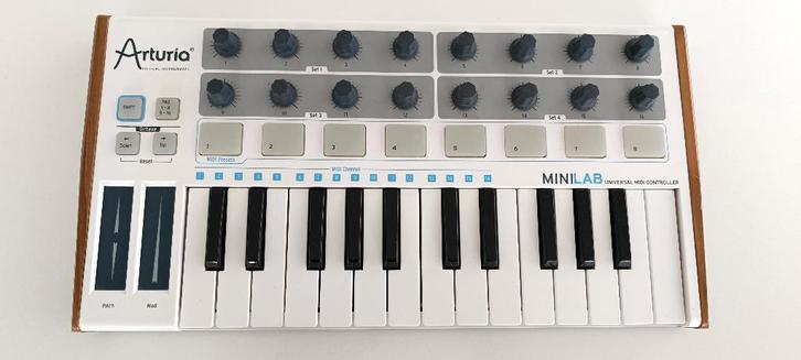 Arturia MiniLab White USB/MIDI keyboard (nieuwstaat), Musique & Instruments, Équipement Midi, Comme neuf, Enlèvement ou Envoi