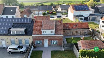 Op te frissen halfopen woning op rustige ligging nabij centr beschikbaar voor biedingen