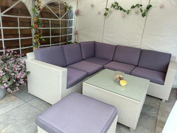 Mooi tuinset met kussens (bezorgoptie) beschikbaar voor biedingen