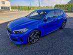 BMW 118IA (7K3A) de mai 2024 *1750km*, Auto's, BMW, 1 Reeks, Euro 6, Blauw, Alcantara