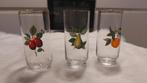 3 vintage glazen met fruitmotief,  op voet en gouden randje, Ophalen of Verzenden, Waterglas, Zo goed als nieuw