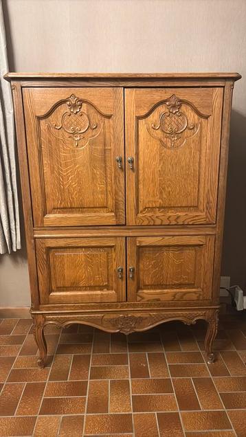 Schitterend tv-meubel met draaitafel beschikbaar voor biedingen