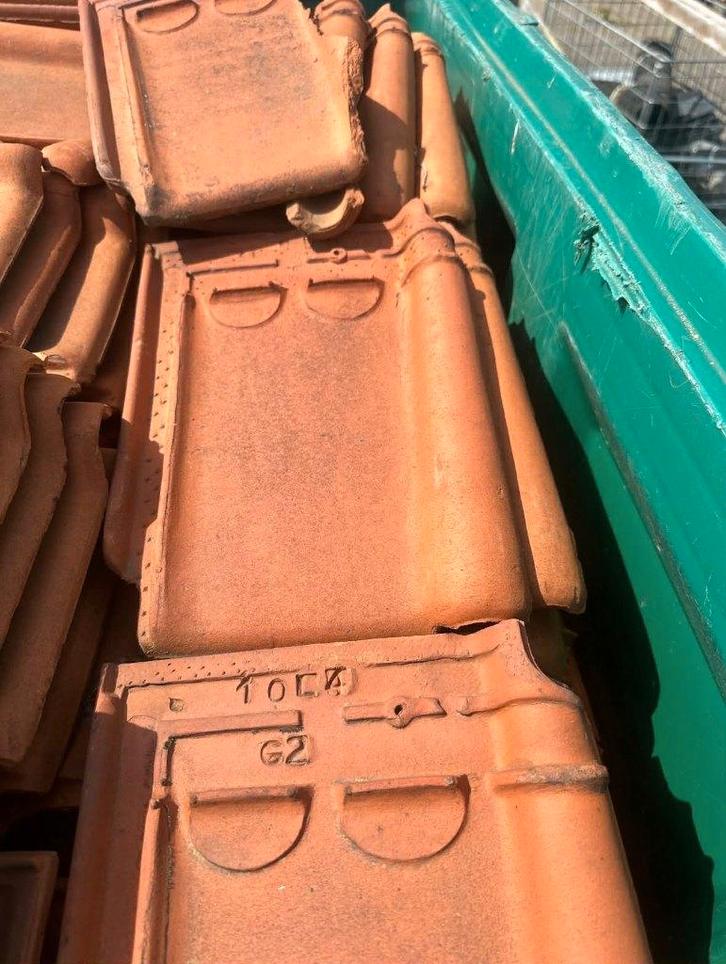 Grand lot de tuiles usagées  +-2600 pièces, Bricolage & Construction, Tuiles & Revêtements de toit, Utilisé, Tuiles, Pierre ou Argile