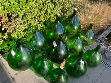 Dame Jeannes beschikbaar voor biedingen