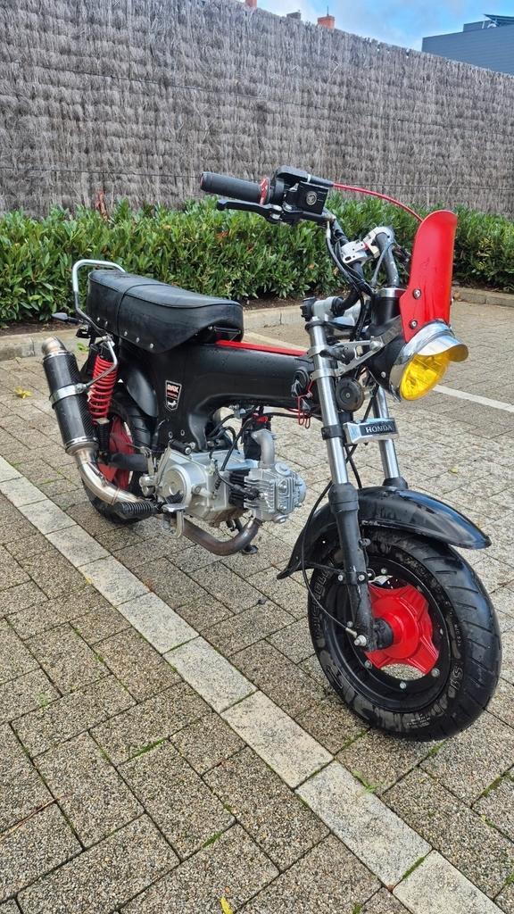 Dax a klasse met alle nodige papieren voor het inschrijven, Fietsen en Brommers, Brommers | Honda, Zo goed als nieuw, Overige modellen