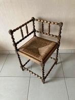 Anieke houten stoel met gedraaide poten en biezen zitting, Ophalen