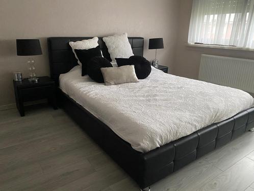 Bed en nachtkastjes, Huis en Inrichting, Slaapkamer | Bedden, Gebruikt, Tweepersoons, 160 cm, 210 cm, Overige materialen, Zwart