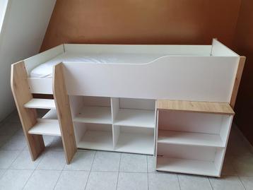 Stapelbed  beschikbaar voor biedingen