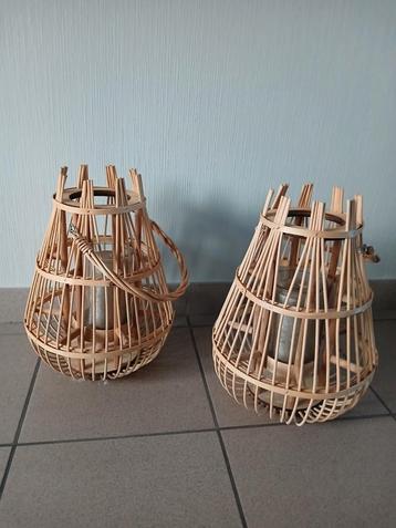 2 Rotan verlichtingen beschikbaar voor biedingen