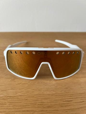 Oakley Sutro White/Gold Vented beschikbaar voor biedingen