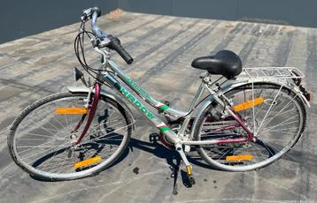 Vélo femme taille basse ( également pour adolescent ) beschikbaar voor biedingen