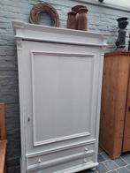 Oude opgeknapte meidenkast, Ophalen