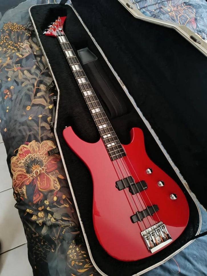 Rare basse Larrivee Rb-2 de 1987 - échange possible, Musique & Instruments, Instruments à corde | Guitares | Basses, Enlèvement ou Envoi