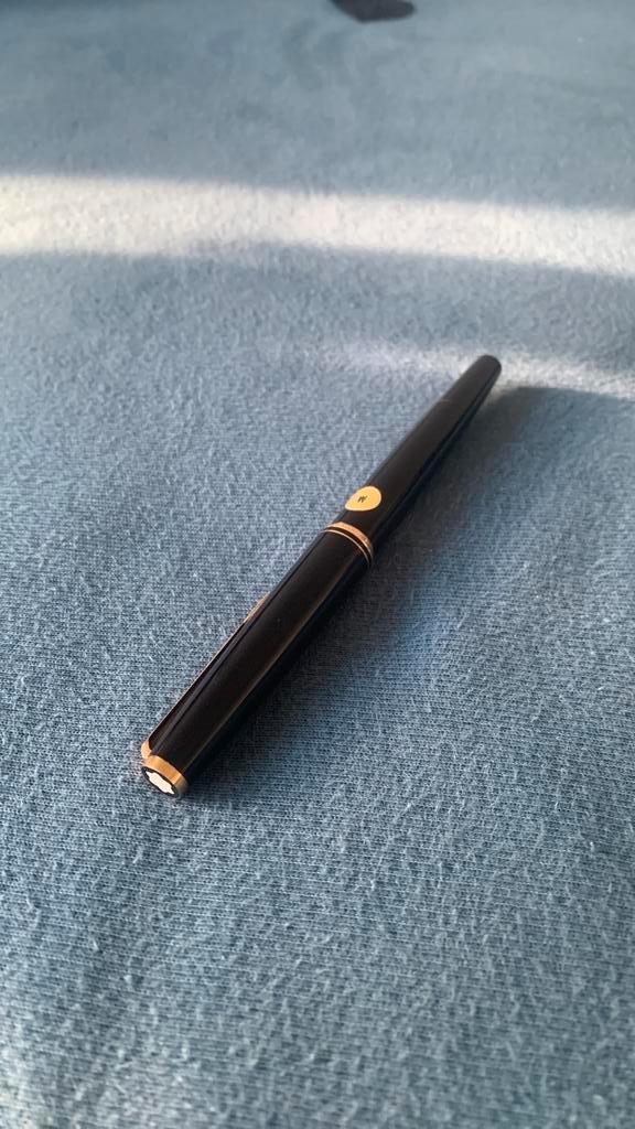 Montblanc 221 Piston Filler met 585 nib, Verzamelen, Pennenverzamelingen, Zo goed als nieuw, Vulpen, Verzenden