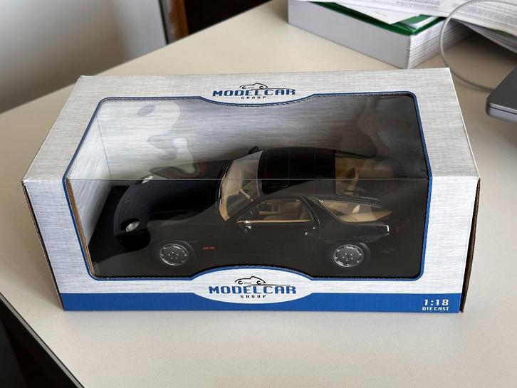 MCG 18201 Porsche 928 S 1980 zwart 1:18 (manhole covers), Hobby en Vrije tijd, Modelauto's | 1:18, Nieuw, Auto, Overige merken