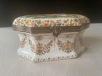 Zeldzaam  elegant Faience doosje Moustiers. 18e E gesigneerd, Envoi