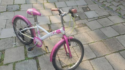 Btwin 6-9 jaar witte en roze 20 inch kinderfiets, Fietsen en Brommers, Fietsen | Kinderfietsjes, Gebruikt, 16 tot 20 inch, Ophalen