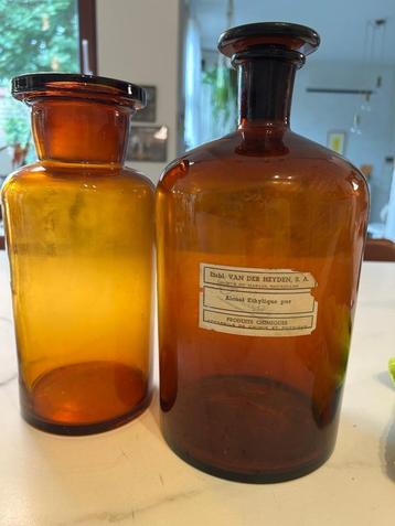 2 grote glazen antieke apothekersflessen beschikbaar voor biedingen