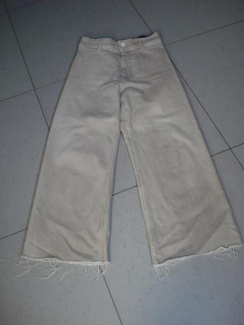 Zara beige jeansbroek, dames/meisjes. mt 44, Kleding | Dames, Spijkerbroeken en Jeans, Gedragen, Overige kleuren, Ophalen of Verzenden