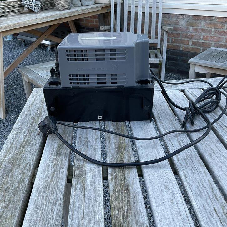 Grundfos condenswater pomp., Doe-het-zelf en Bouw, Chauffageketels en Boilers, Gebruikt, Ophalen of Verzenden