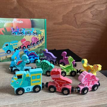Magnetische houten treinset dinosaurussen en cijfers beschikbaar voor biedingen