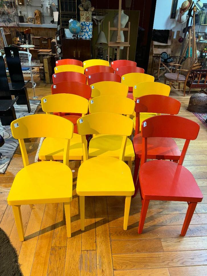 19 chaises VEGA, Antiquités & Art, Antiquités | Meubles | Tables, Enlèvement
