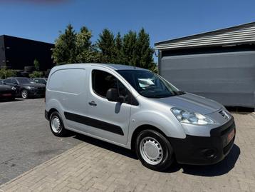 Peugeot Partner lichtevracht zeer nette staat 1j Garantie beschikbaar voor biedingen