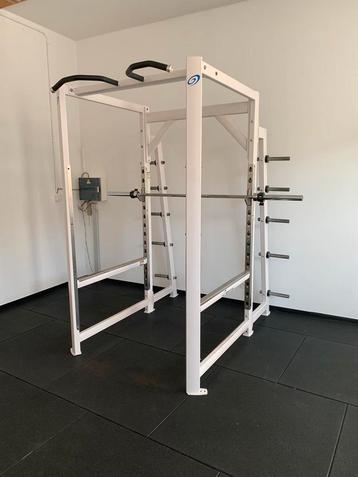 Nautilus power cage fitness squat rack disponible aux enchères