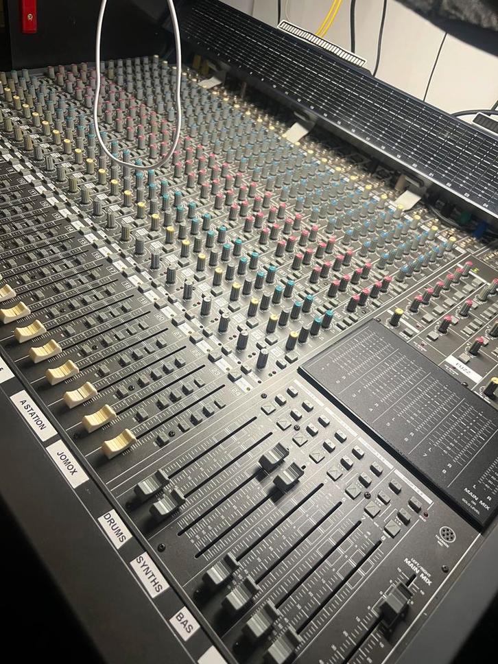 Behringer MX8000 mengpaneel + meterbrug + voeding (MINT), Musique & Instruments, Tables de mixage, Comme neuf, Enlèvement