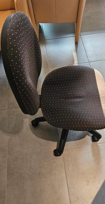 Bureelstoel op wieltjes, in perfecte staat. beschikbaar voor biedingen