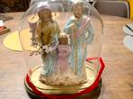 glazen stolp met heilige familie 33cm hoog en 30 CM breed, Antiek en Kunst, Ophalen